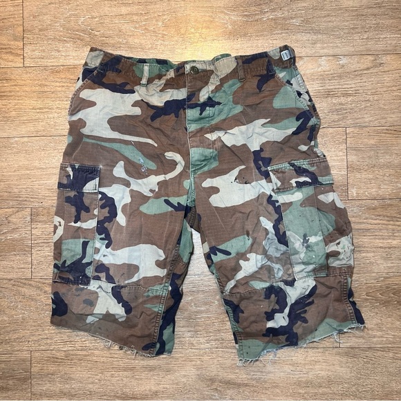 Camouflage Cargo Men Shorts size large - Picture 1 of 3